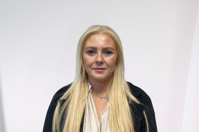 /assets/louise-temple-headshot.jpg